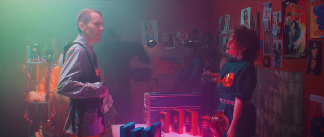 Pari Asiaa Mustista Aukoista (2020) Set assistant