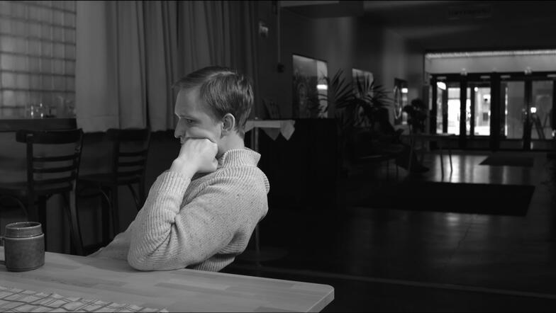 Kahden pöydän välissä (2020) 2nd AC, Grip